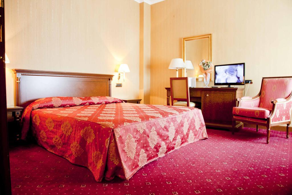 Hotel Jolly Castrovillari Oda fotoğraf