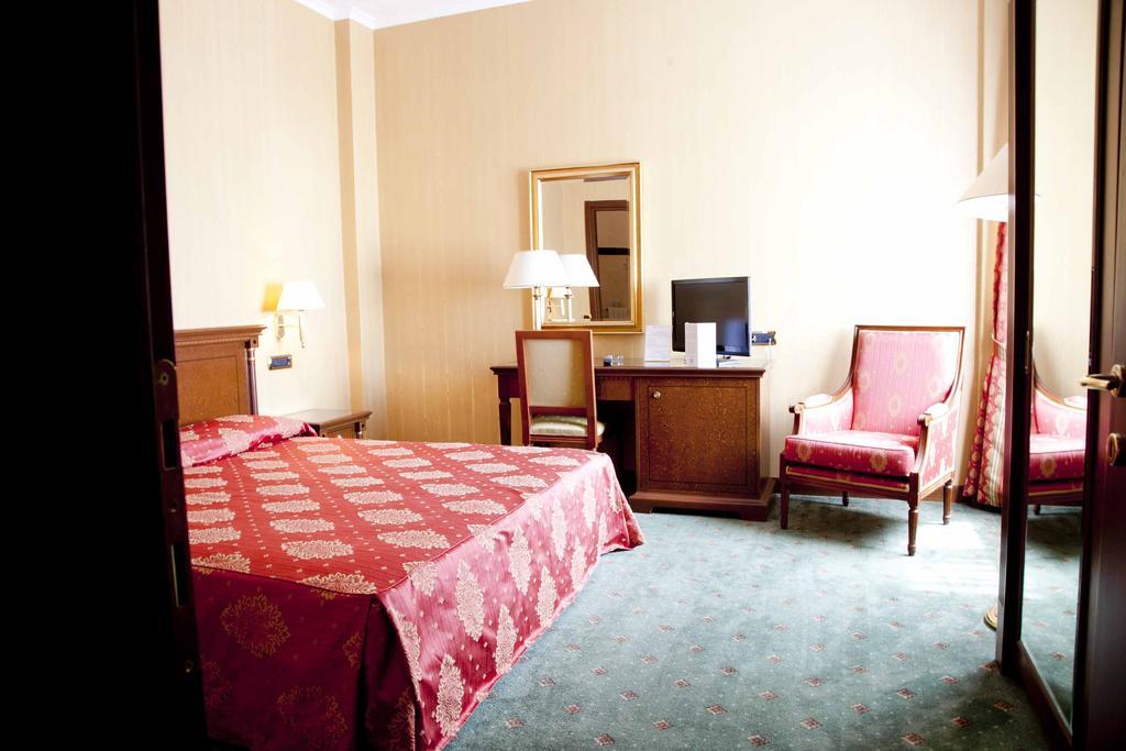 Hotel Jolly Castrovillari Oda fotoğraf