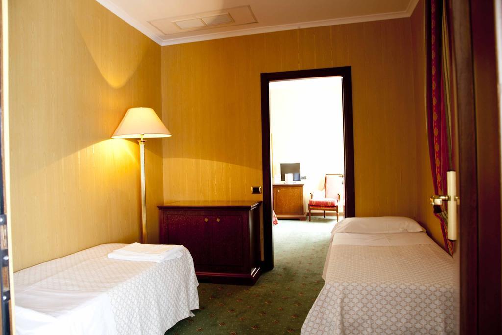 Hotel Jolly Castrovillari Oda fotoğraf