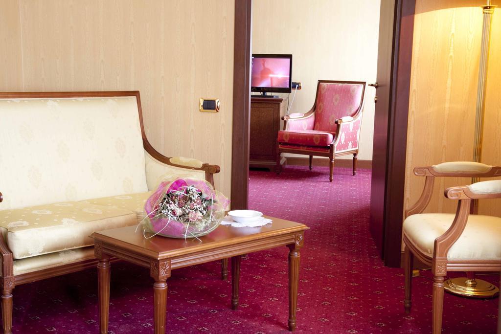 Hotel Jolly Castrovillari Oda fotoğraf